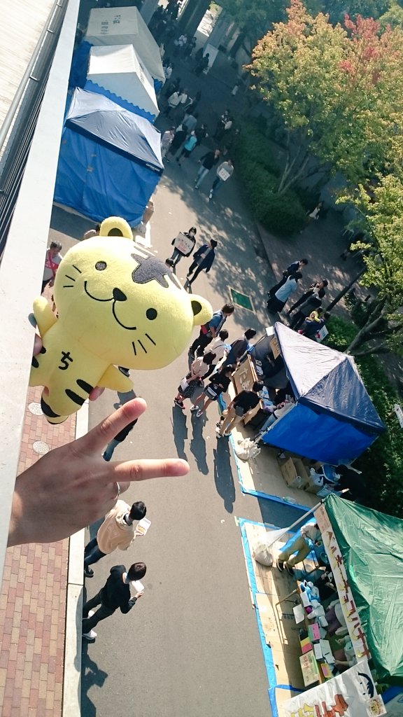commons_chubu's tweet photo. 今日から中部大学祭が始まりました！！
初日から賑わってます🌟
合間にはぜひコモンズセンターへ！！ちゅとらも待ってま～す🙌 https://t.co/azptxXq1Cs