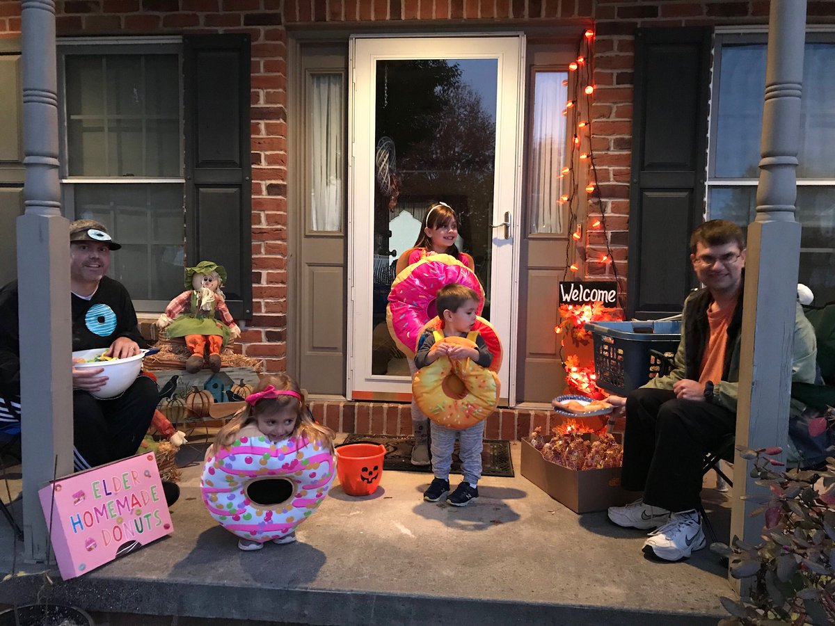 andrewselder's tweet photo. The kids had so much fun tonight getting and giving candy! https://t.co/qZ4JHl0PlQ