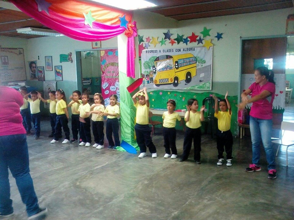 cei_deleite's tweet photo. ESPACIO DEPORTE Y RECREACIÓN: GIMNASIA PARA TODOS Y ENCUENTRO DEPORTIVO😘 @cei_deleite @MunicipioDiegoIbarra @Parroquiaaguascalientes @NicolasMaduro @crca_zec  @ZeCarabobo @psuvaristobulo @AnaGPinto1 https://t.co/3NzApzyZus
