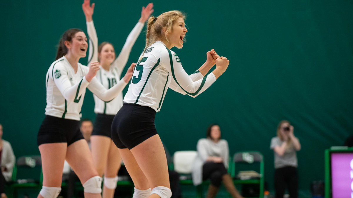 HuskieAthletics's tweet image. Make it a 4-1 start to the year @HuskiesWVB 🔥 🔥

#HuskiePride | @GetMyPhoto