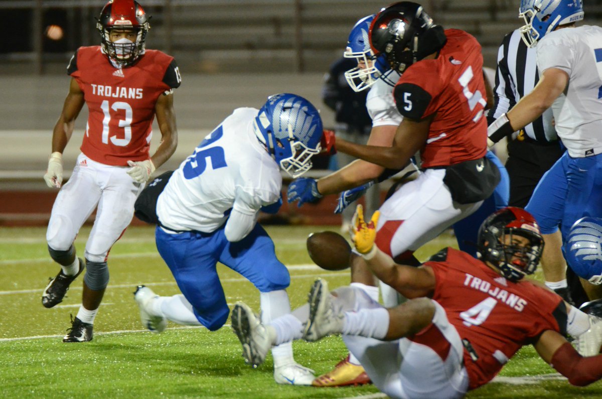 TheNotoriousLEN's tweet photo. 🔴🏈⚔️TROJANS SURVIVE AND ADVANCE IN FIRST ROUND OF PLAYOFFS🔴🏈⚔️

Park Hill defeats Liberty 8-3 in first round of Class 6 district playoffs. Trojans record moves to 8-2. Park Hill will host Ray-Pec in district semi finals next week.@PHTrojansFB https://t.co/sEt2juilwL