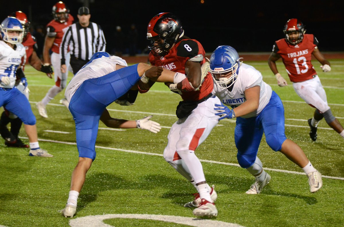 TheNotoriousLEN's tweet photo. 🔴🏈⚔️TROJANS SURVIVE AND ADVANCE IN FIRST ROUND OF PLAYOFFS🔴🏈⚔️

Park Hill defeats Liberty 8-3 in first round of Class 6 district playoffs. Trojans record moves to 8-2. Park Hill will host Ray-Pec in district semi finals next week.@PHTrojansFB https://t.co/sEt2juilwL