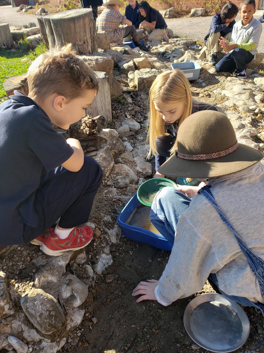 MelanieShedd's tweet image. @PrincipiaSchool Fifth Graders culminating project about Westward Expansion.  From prospectors to fresh baked bread - an intellectual treat!  #handsonlearning #PrinTeachersOnFire
