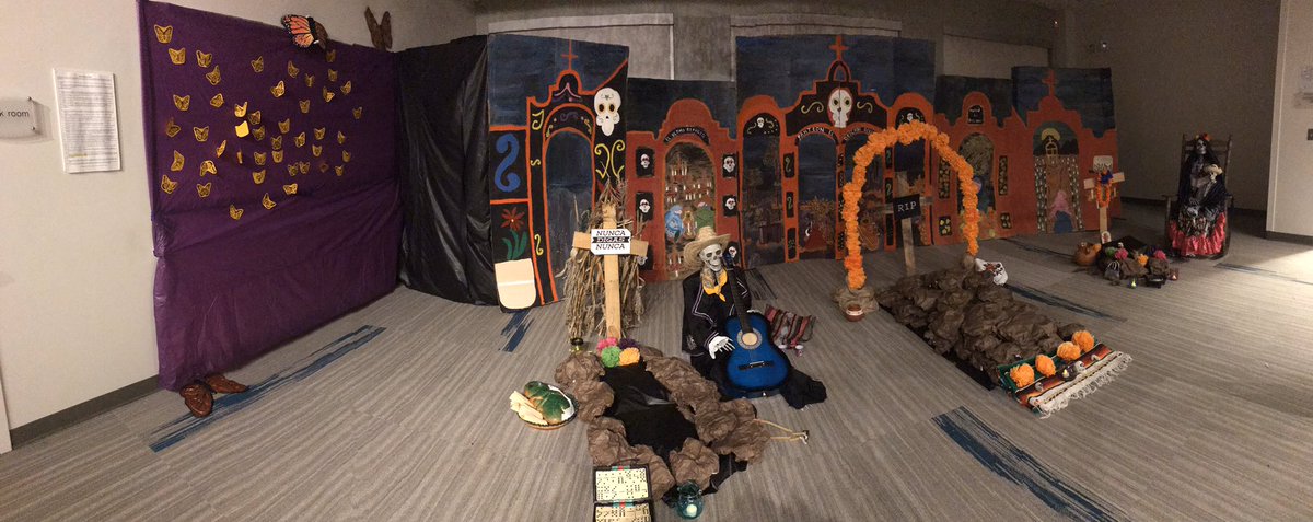 mrsmendezksver's tweet photo. #KCKPL brought itβs A Game to their #DayoftheDead event. πππ #publiclibrary #WeAreKCKPS #DiaDeLosMuertos https://t.co/7ih0VLgKBm