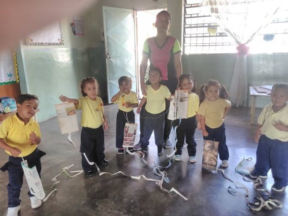 cei_deleite's tweet photo. ESPACIO DEPORTE Y RECREACIÓN: JUEGOS TRADICIONALES Y RECREATIVOS😘😘😘 
@cei_deleite @MunicipioDiegoIbarra @Parroquiaaguascalientes  
@NicolasMaduro @crca_zec @ZeCarabobo @psuvaristobulo @AnaGPinto1 https://t.co/61eSXzygse