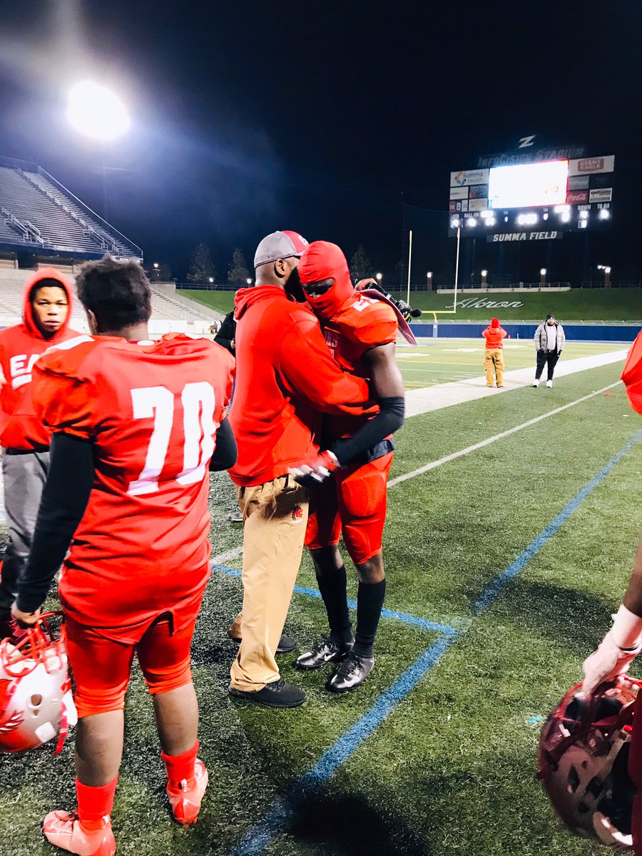VincentBCurry's tweet image. It really is more than a game.  @steadycoaching @BangallyKamara #senioryear #finalgame #ohiohighschoolfootball #proudcoach #MoreThanAGame