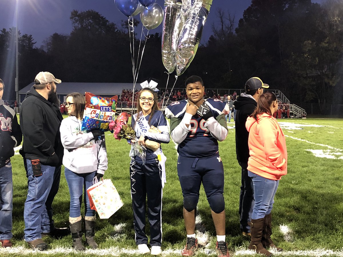 MorganRaiderCh1's tweet photo. It was senior night! And good luck to the seniors this year and good luck in the future! https://t.co/7Nufi3avC9