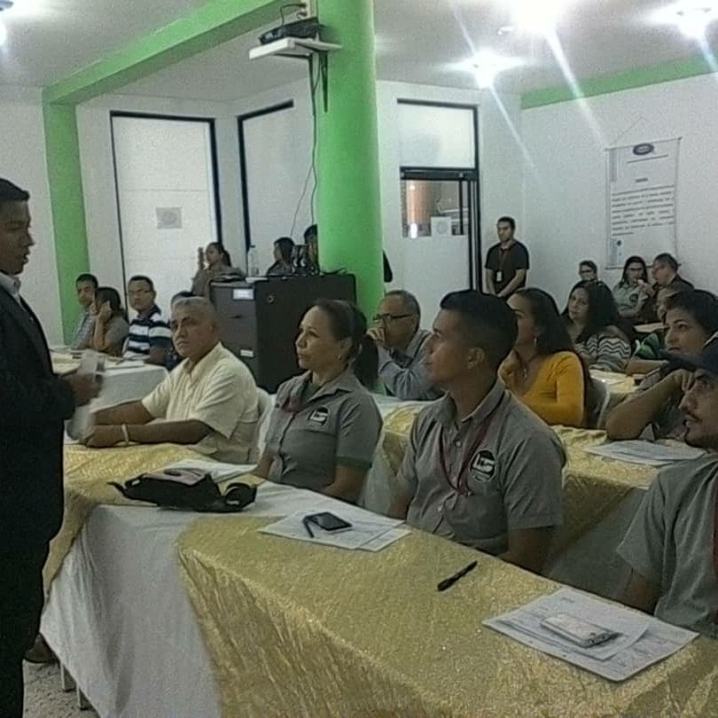 forma_inces's tweet photo. #NOTICIA || Jefe de formación profesional @darwinkrat  impartió Curso Persona Competitiva al personal del @Lafundadora_ de punto fijo. @WuikelmanAngelP @psuvaristobulo @vclarkb @Incesocialista @HenryH_ @SecretUCTFalcon @INCESFALCON @antoniosivira @ogledar https://t.co/CFR6ZHvJe0