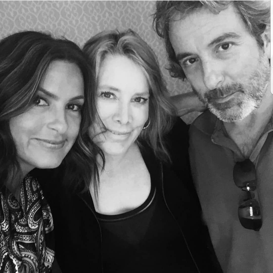 #DreamTeam 👊 #FlashbackFriday #kickinass & #takingnames #SVU21 #SVU #MariskaHargitay #JulieMartin #WarrenLeight #Leightsbackon @Mariska