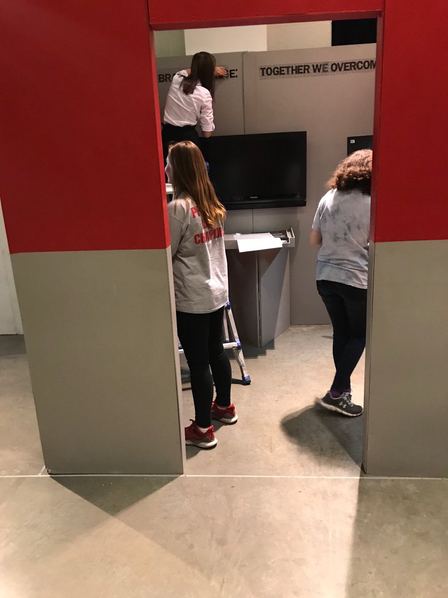 sc_robotics's tweet photo. It’s the eve of competition which can only mean one thing, time to build the booth!!! #BESTRobotics2019 #MusicCityBESTRobotics2019 #OffTheGrid2019 #AllInForTheCreek #TheCreekIsRising #SCRobotics2019 https://t.co/g3s80vK9fl