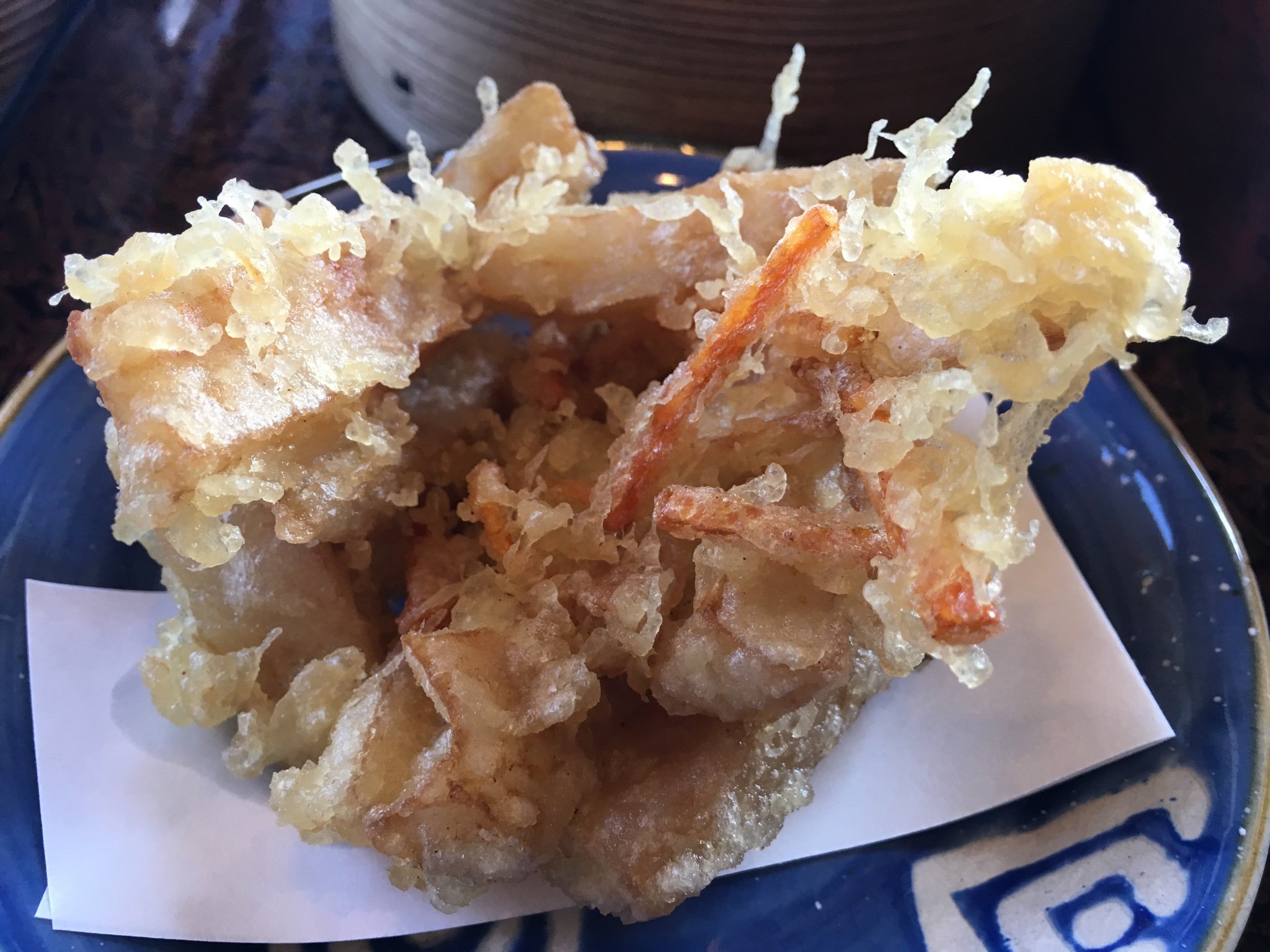 ふじのん もり陣さんのよりもい席でランチ 肉汁うどんとハスの天ぷら ハスはサクサクの食感でお初の感覚 美味 もり陣 館林