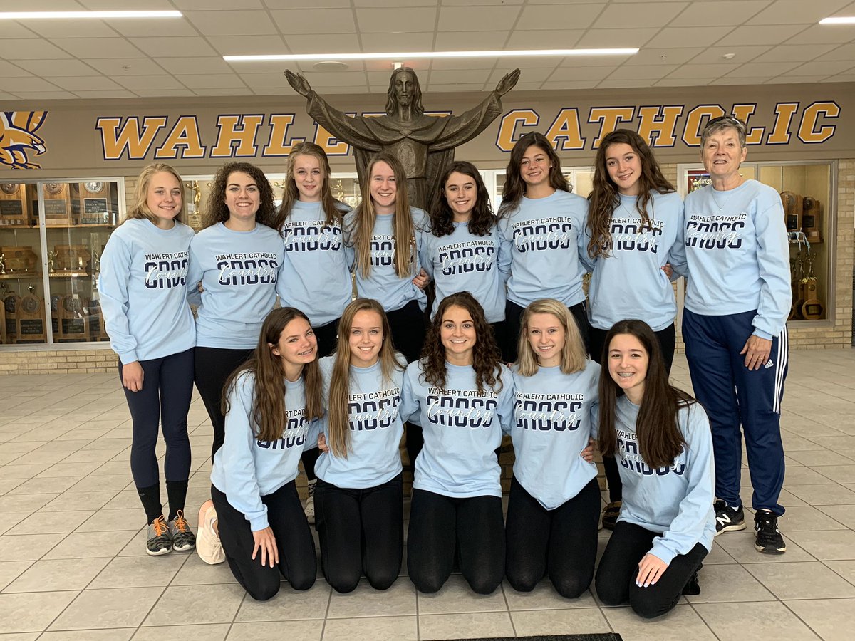 One last race tomorrow! We’re in Fort Dodge at Lakeside golf course for our STATE meet🏃🏼‍♀️ girls run at 12:00 and the guys run at 12:30. Show up and support your speedy friends. #moneytime #winatallcosts #wagscats