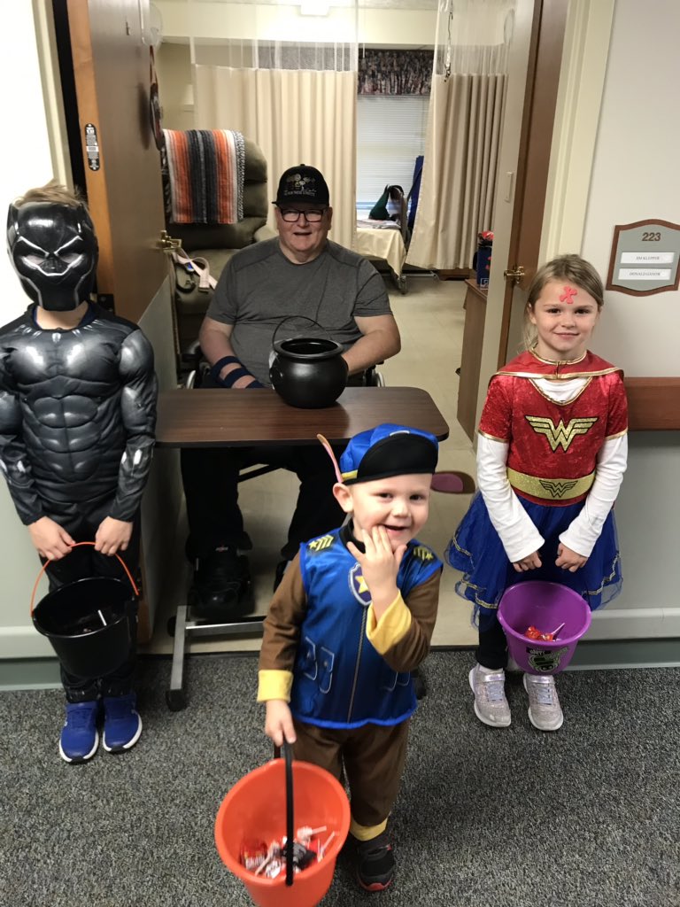 balounkim's tweet photo. Stopped to see this old man last night! Kids had a blast. https://t.co/eXZIacjqhO