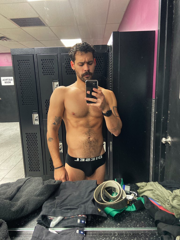 saelismyname's tweet photo. Finally got my underwear thirst trap in the gym. An old man was watching me close and judging lol #noshame #Thirststrap https://t.co/qexfgjeqKB