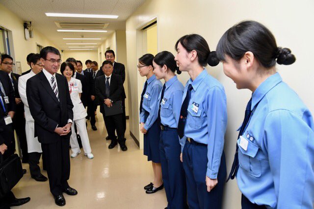 河野太郎 防衛医科大学校の学生と