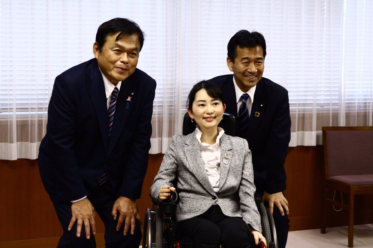 昨日、#Wheelog の #織田友理子 さん、秩父市議で、手をつなぐ育成会長の本橋さん親子、更に他の障がい者団体の皆さんと共に、#赤羽国交大臣 と面談。車椅子の方が1人でも駅や電車を利用でき、自動改札も健常者と同様に利用できるよう整備促進を要請しました。
#誰一人取り残さない社会 を目指して！