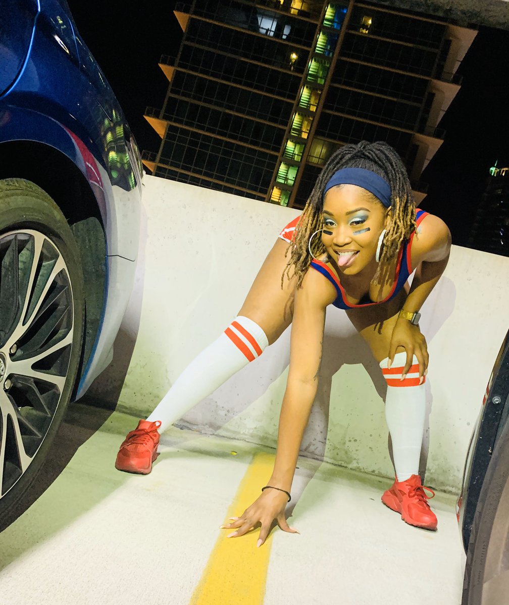 robyn_dabank's tweet photo. Fun Fact: everything i have on, i already owned.. (except the socks)..

So i spent bout $8 total on my “costume”

Save Money. Live Better. 🤟🏾😌💙❤️
#Halloween19 https://t.co/hqxGllQhy8