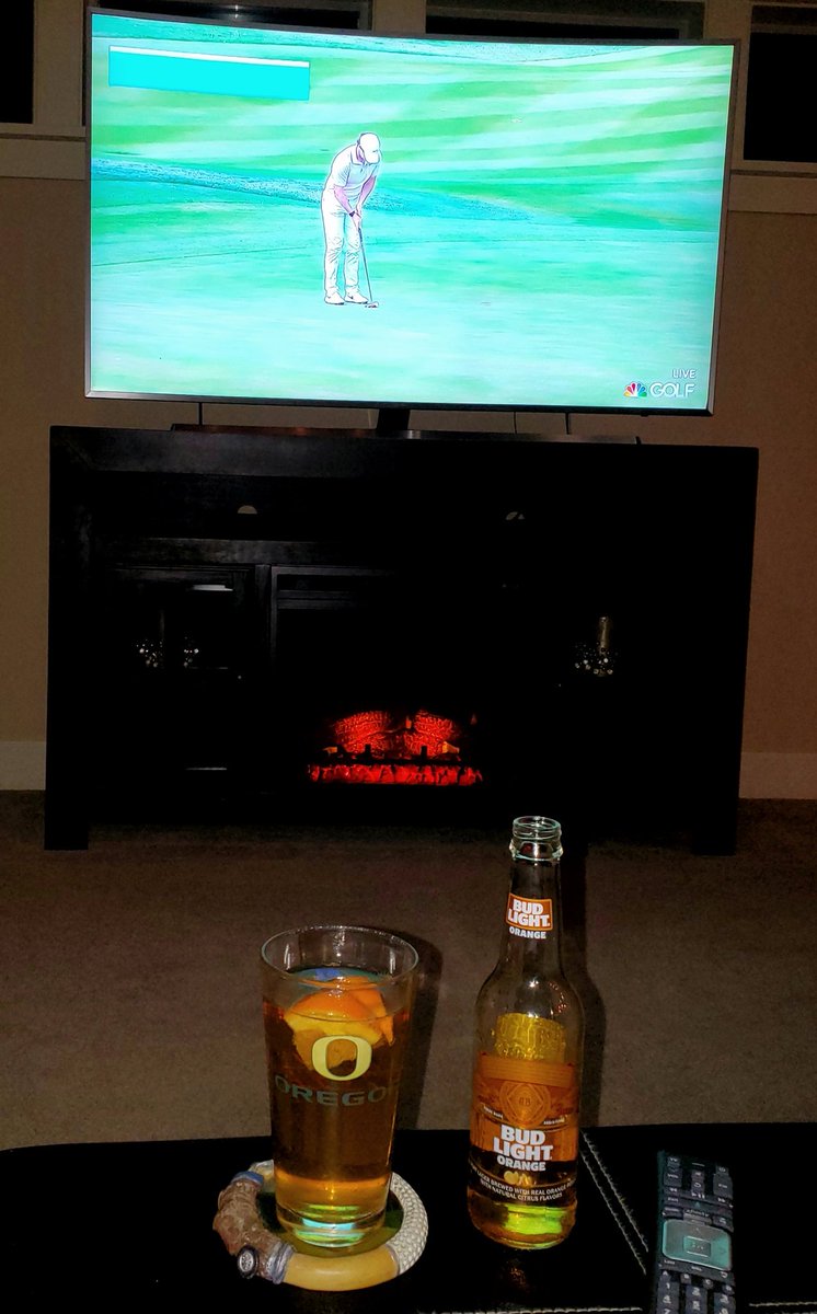 My Friday night... 🙄 Watching @McIlroyRory on @GolfChannel and drinking my @budlight Orange... and yes, I add orange slices to my beer too! Don't @ me! 😜🏌️‍♂️⛳🍺🍊 #HSBCChampions #SingleGirlProbs #LotsOfVitaminC #GoDucks