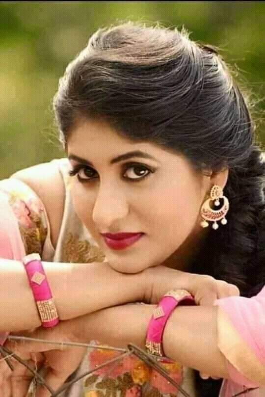 नहीं कोई जानकारी मेरे पास मौसम की...

बस इतना जानती हूं कि
          तेरी यादें #तूफान लाती हैं💕💕