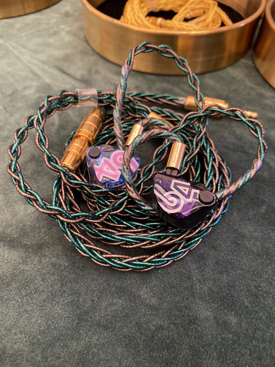 イヤホン Beat Audio Orbit Saga Emerald Mk2とBeat Audio Secret Flagship 