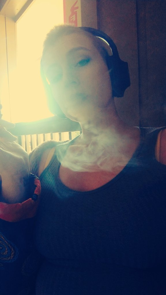 #smokingfetish #snapchatmodel #sexysmoker https://t.co/KeR7Kolph1