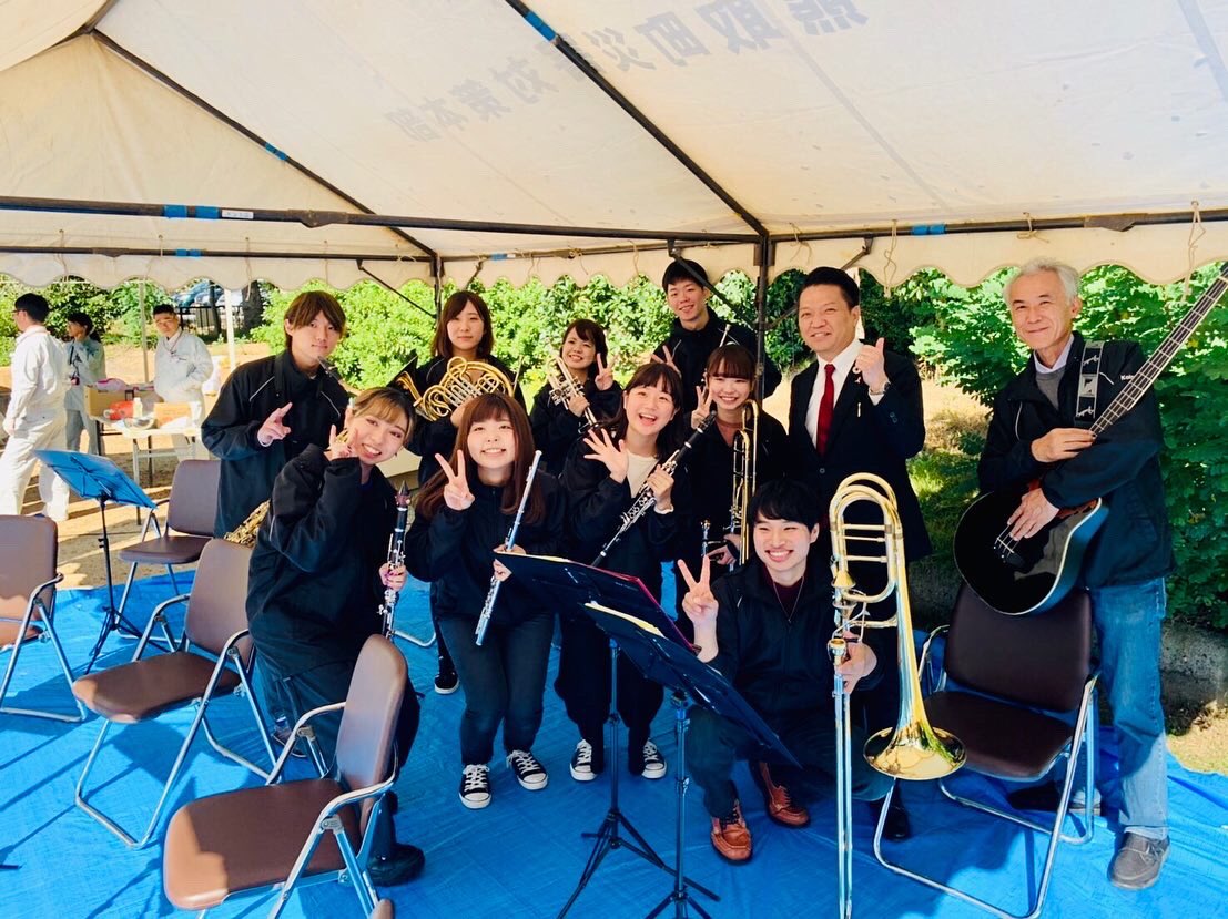 大阪観光大学吹奏楽部 Sur Twitter 本日ひとつ目の本番は長池オアシスで演奏させて頂きました ファンファーレで始まって 7曲演奏しました また 美味しい豚汁も頂きました ありがとうございました そして 本日15時から 大阪観光大学で演奏します 是非 大阪観光大学吹奏楽部 Sur Twitter 本日ひとつ目の本番は長池オアシスで演奏させて頂きました ファンファーレで始まって 7曲演奏しました また 美味しい豚汁も頂きました ありがとうございました そして 本日15時から 大阪観光大学で演奏します 是非
