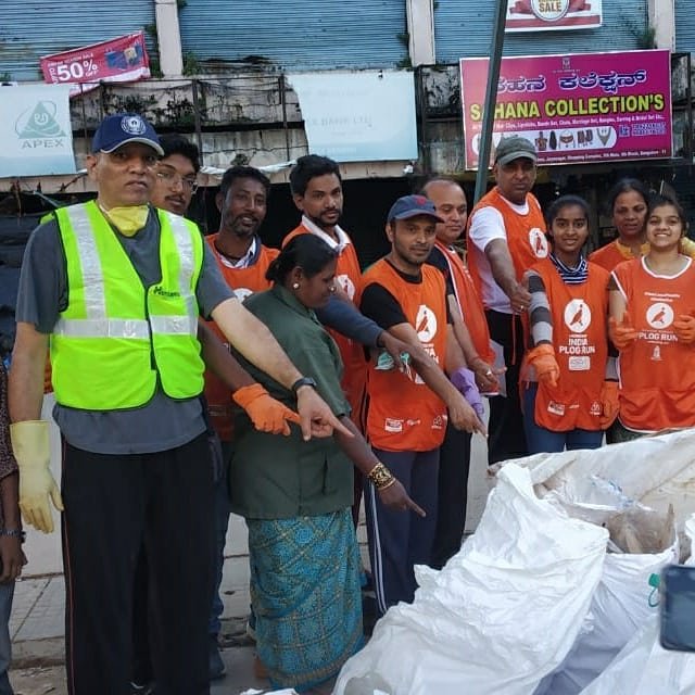 plogmates's tweet photo. @BBMPCOMM  sir this is our yesterday's #plogging to celebrate #KannadaRajyotsava .. Pourakarmikas joined us too..@SwachhBharatGov @sundarablru @India_plog @SwmrtBengaluru @TOIBengaluru @BangaloreMirror @XpressBengaluru @THBengaluru 
Within the bda complex we cleared 100kg+Trash https://t.co/y7FTDz5HsE