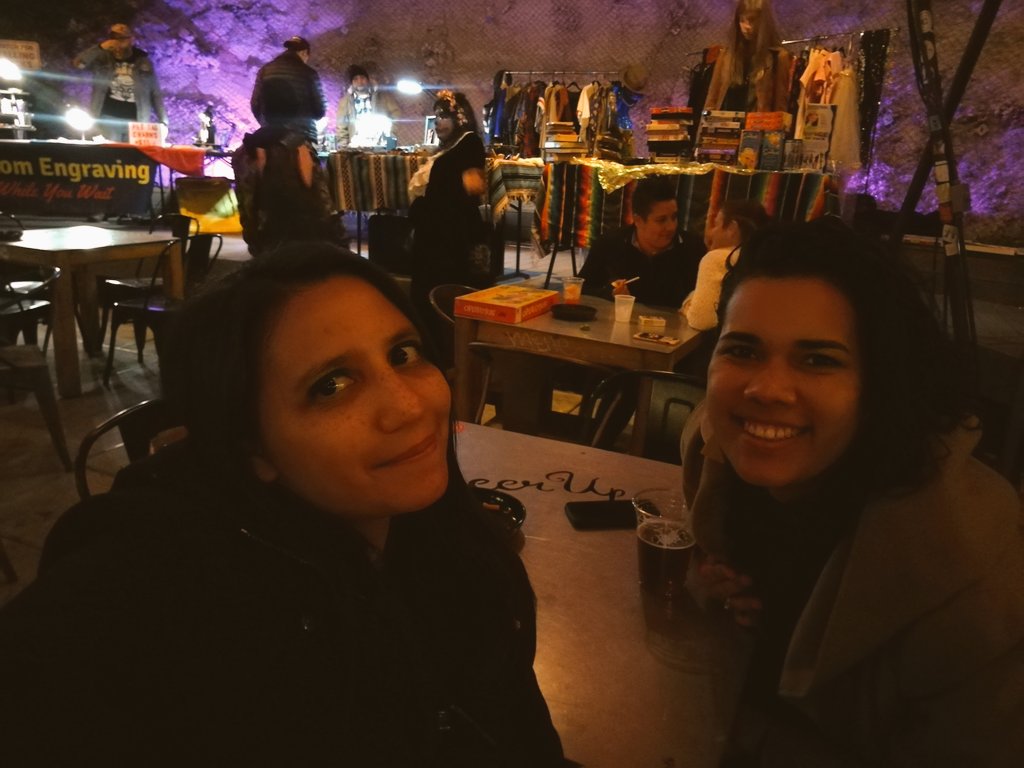 Lilith_Nin's tweet photo. Como cuando escuchás el "queso" más clásico en Austin con @Thaisfolego #ATX #CheerUpCharlies https://t.co/HREZSRkRu9
