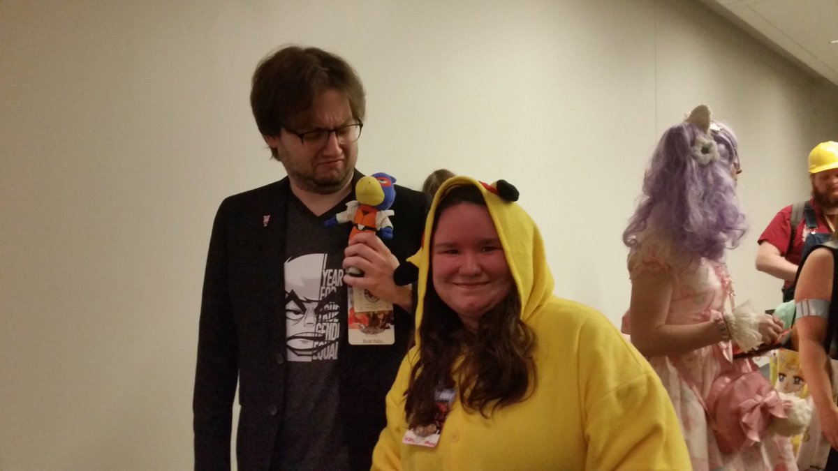 Currupt404's tweet photo. Got a signature from and a selfie with @ScottFalco at Youmacon today!!! Honestly, it was fun meeting him in person! Also, Scott, if you're seeing this, keep up the great work (also, I think he has his own side of salt with Falco, based on the selfie. Lol) https://t.co/oofn1flZ6c