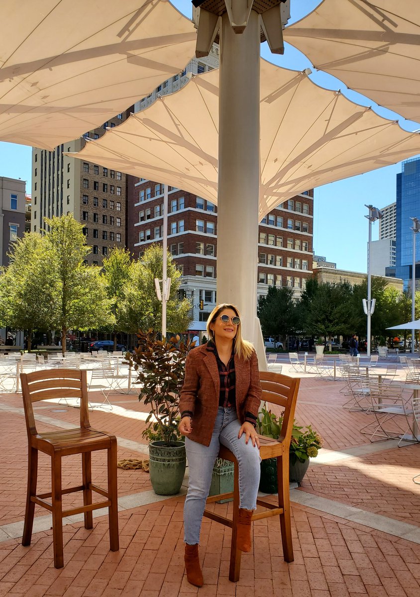 LydiaStyledMom's tweet image. These #falltones I'm loving these XoXo ankle boots I scores under $30 @MacysBackstage #macysbackstage #fallstyle #styleinspo @sundancesquare