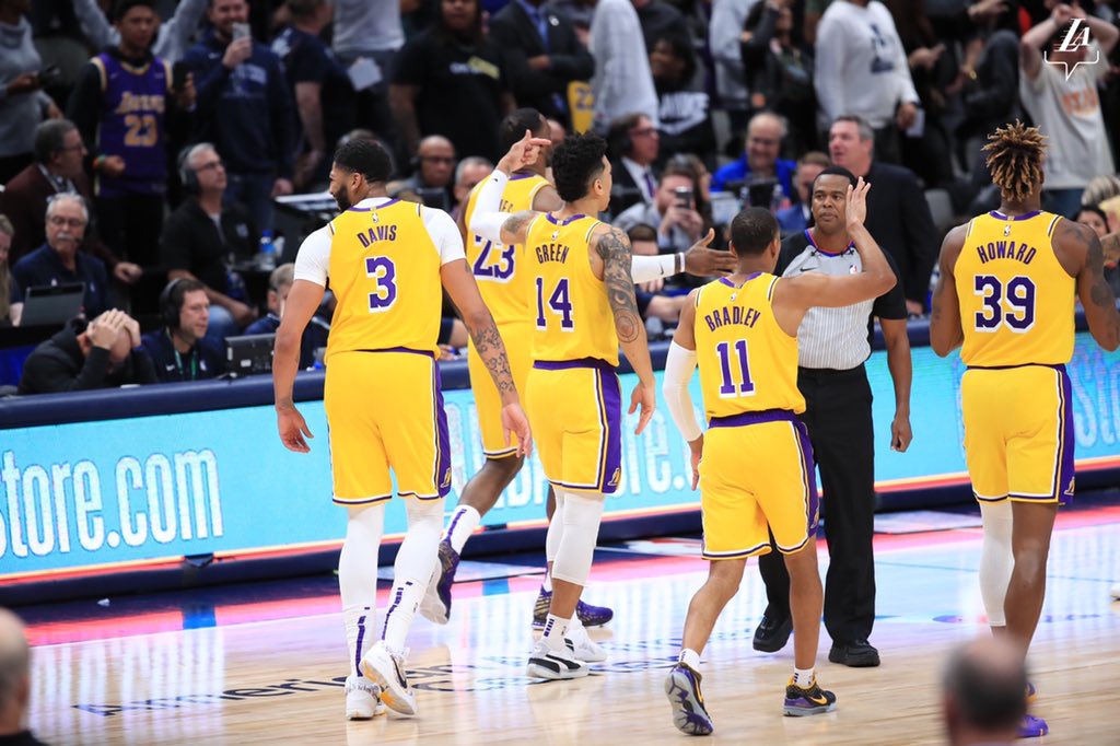Lakers's tweet photo. DEADSHOT 🎯 https://t.co/6MShYjJW4D
