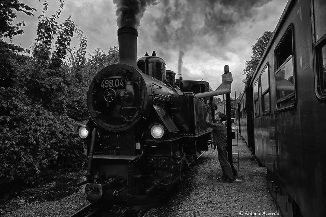 #train #streetphotography #blackandwhitephoto #blackandwhitephotography #friendsinstreets #streets_storytelling #street #ig_street #streetview #live_is_street #streetdreamsmag #ig_bnw #bnw_greatshots #bnw_drama #bnw_planet_2019 #ig_shotz #monochrome #bnw_top #magnumphotos