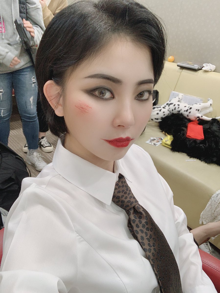 LC__zuny's tweet photo. 늦어서 미안해요... ㅎㅎ 
#할로윈 #halloween https://t.co/9pj0FyrfNO