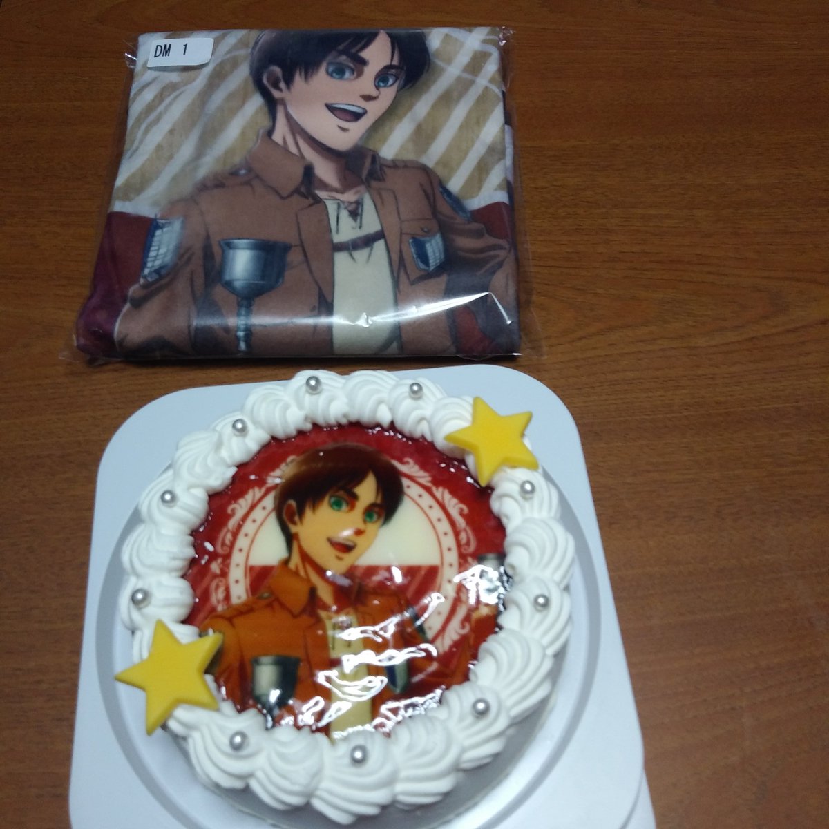 咲桜 届きました エレンのバースデーケーキが 明日 11月3日 は娘の誕生日だけど １日早めのバースデーをエレンケーキでお祝いです ちなみに アルミンと同じ誕生日だから羨ましい