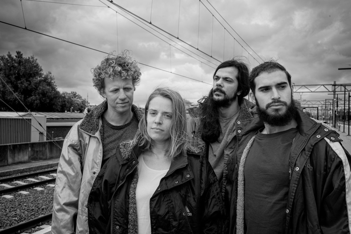 Nog 4 (!!!!) nachtjes slapen tot BLIND SPOT! Kom deze voorstelling over vriendschap en grenzen beleven in de Red Carpet Lounge: pstheater.nl/agenda/blind-s…