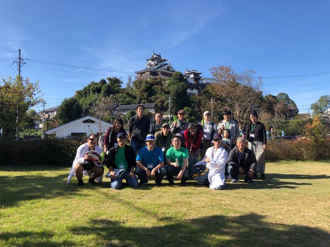 FS11217's tweet photo. 参加者お互い全員の顔が見える会となりました
お城の周りでぐるぐる闘いって厨二ゴコロを刺激しますね＼( 'ω')／
#ingress 
#ingresFS
#FSfukuchiyama https://t.co/2OjlThRs6Z