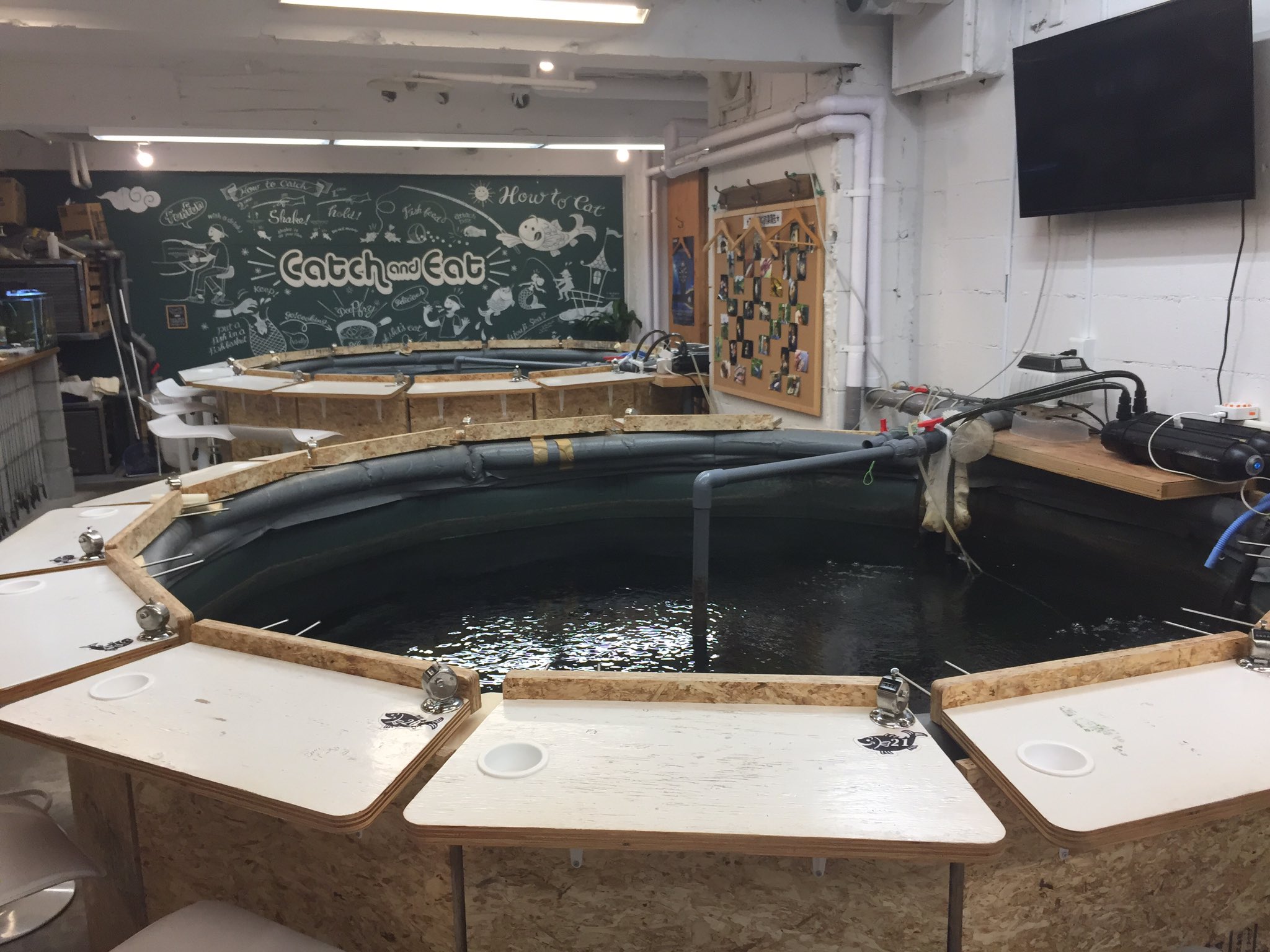 Kt19プロデュース 吉祥寺の釣り堀カフェを覗いて来ました ラグビーw杯にも負けない熱気 がありました 果たして誰が優勝するのか 松本秀夫 チェンジアップ 釣り堀カフェ 吉祥寺 ラグビーワールドカップ T Co 17e52vncz3 T Co