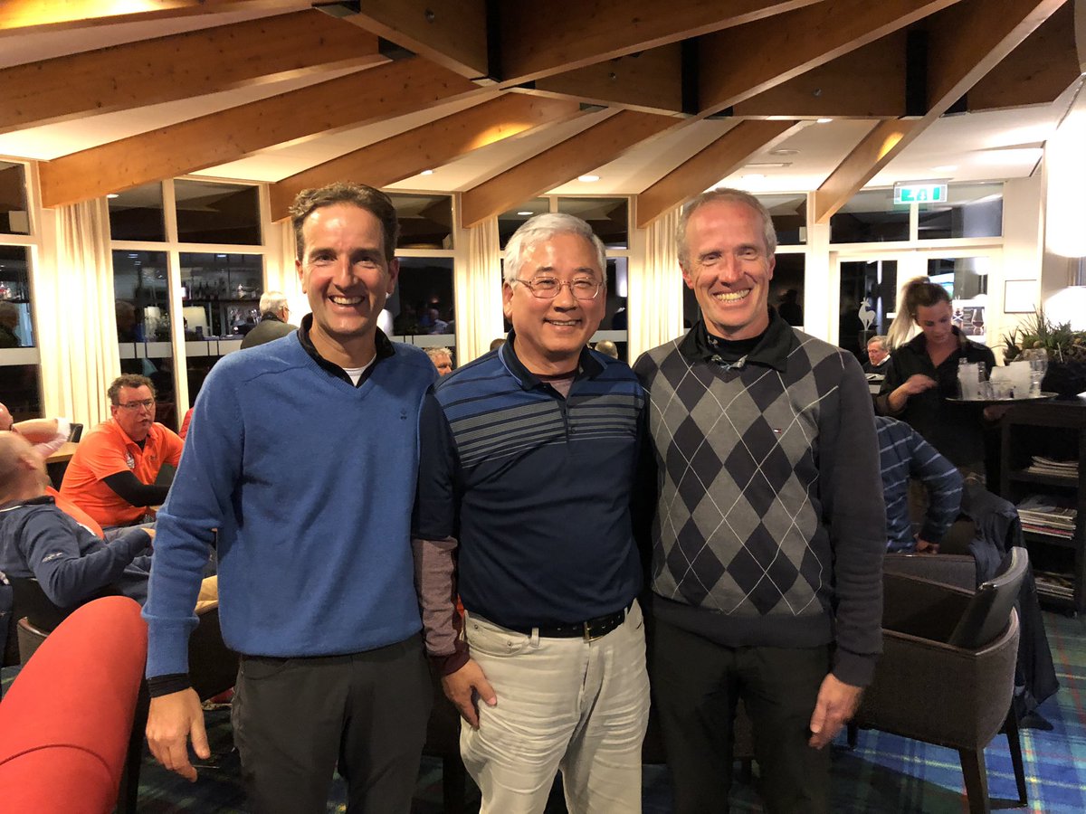 Team van Hecke Houben notarissen heeft de gisteren gespeelde uitwisseling van de businessclubs van de Herkenbosche en Burggolf Gendersteyn gewonnen. Ondanks het slechte weer tijdens de eerste 9 holes, was de sfeer super en de dag zeer geslaagd. Proficiat mannen met de 1e plaats.