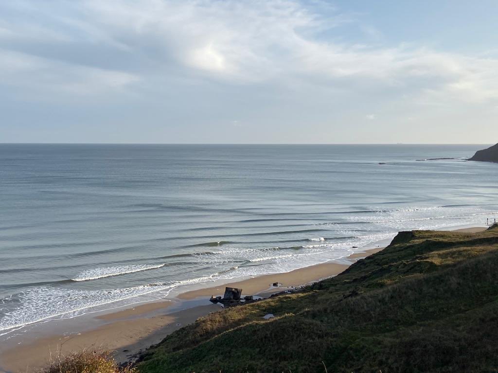 Perfect conditions today for our final session of kids surf club #caytonbay #learntosurf