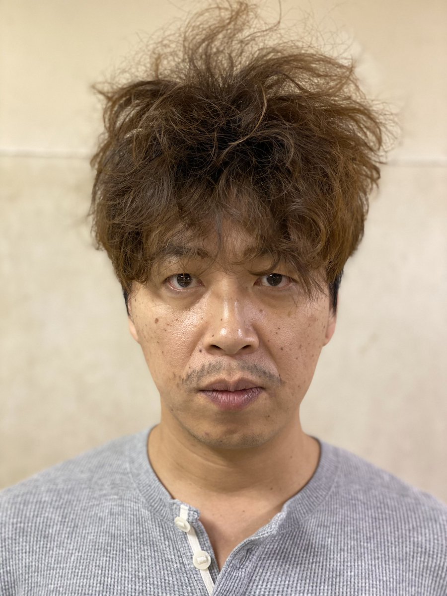 品川祐 No Twitter 木村拓哉さんに憧れてパーマをかけた男 どこがだよっ 顔が長えよ ナンだよ カレーのナン ドライヤーの調節が強のまんま壊れたんかっ しかし俺は彼を笑えない 明日は我が身 ニブンノゴ大川