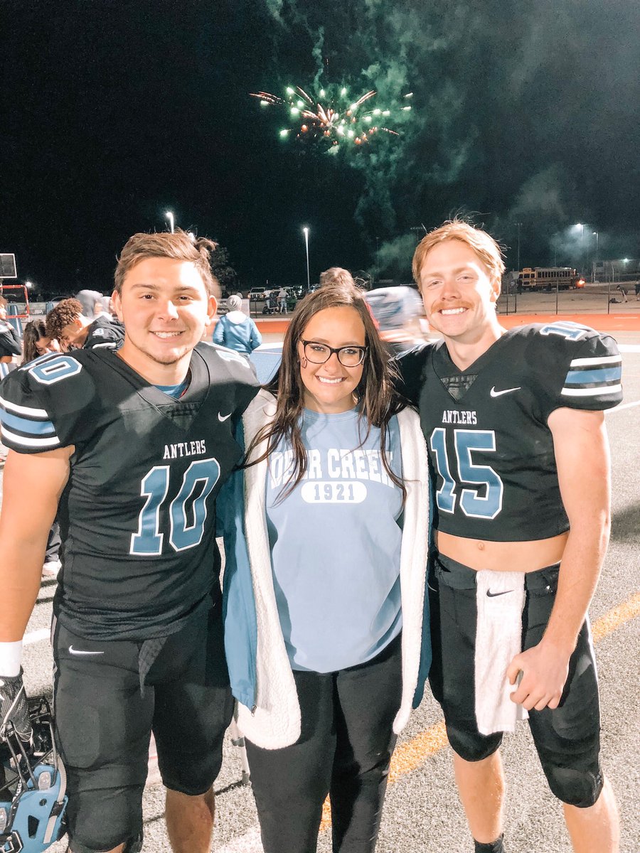 _lorenbenard's tweet photo. we may look a little different now, but these guys have never left my side💙 i love you guys:’) https://t.co/4CcQCAJ2wh