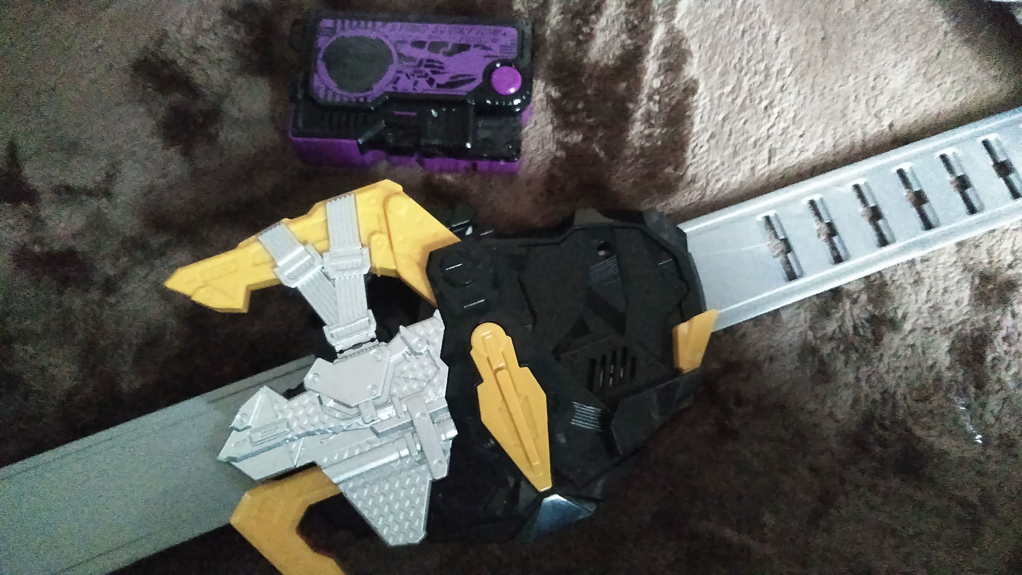 武田 3 フォースライザーの不具合の改善策として プログライズキーを安定させる為 ここにテープかなんか貼るとだいぶマシになる 滅亡迅雷フォースライザー ゼロワン T Co Y6btsfcs1q Twitter
