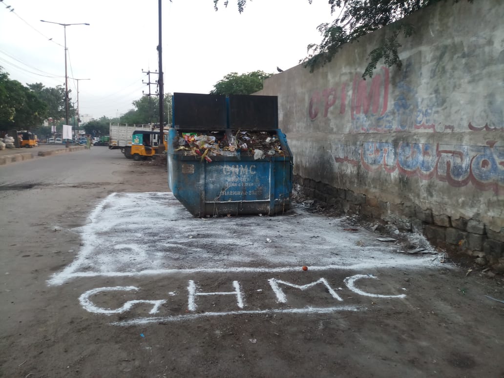 SantoshnagarDC's tweet photo. Swachh Santoshnagar. Sanitation Inspection at bada bazar road yakutpura, Chatrinaka X road, Singareni  colony #swachhhyd #teamghmc  @KTRTRS @bonthurammohan @arvindkumar_ias @CommissionrGHMC @GHMCOnline @acitghmc https://t.co/yyuziQUM2g