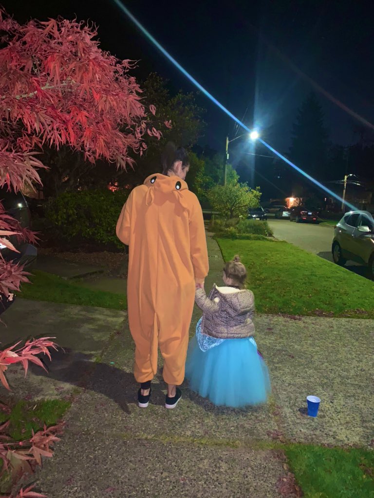 MackenzieArgens's tweet photo. Cinderella and her trusty sidekick...a kangaroo😄 https://t.co/RmOTNIn69n