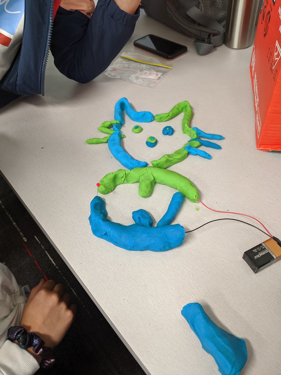sheree_pudney's tweet image. Having a ball with playdough circuits and #microbit at Perth #GPN today
