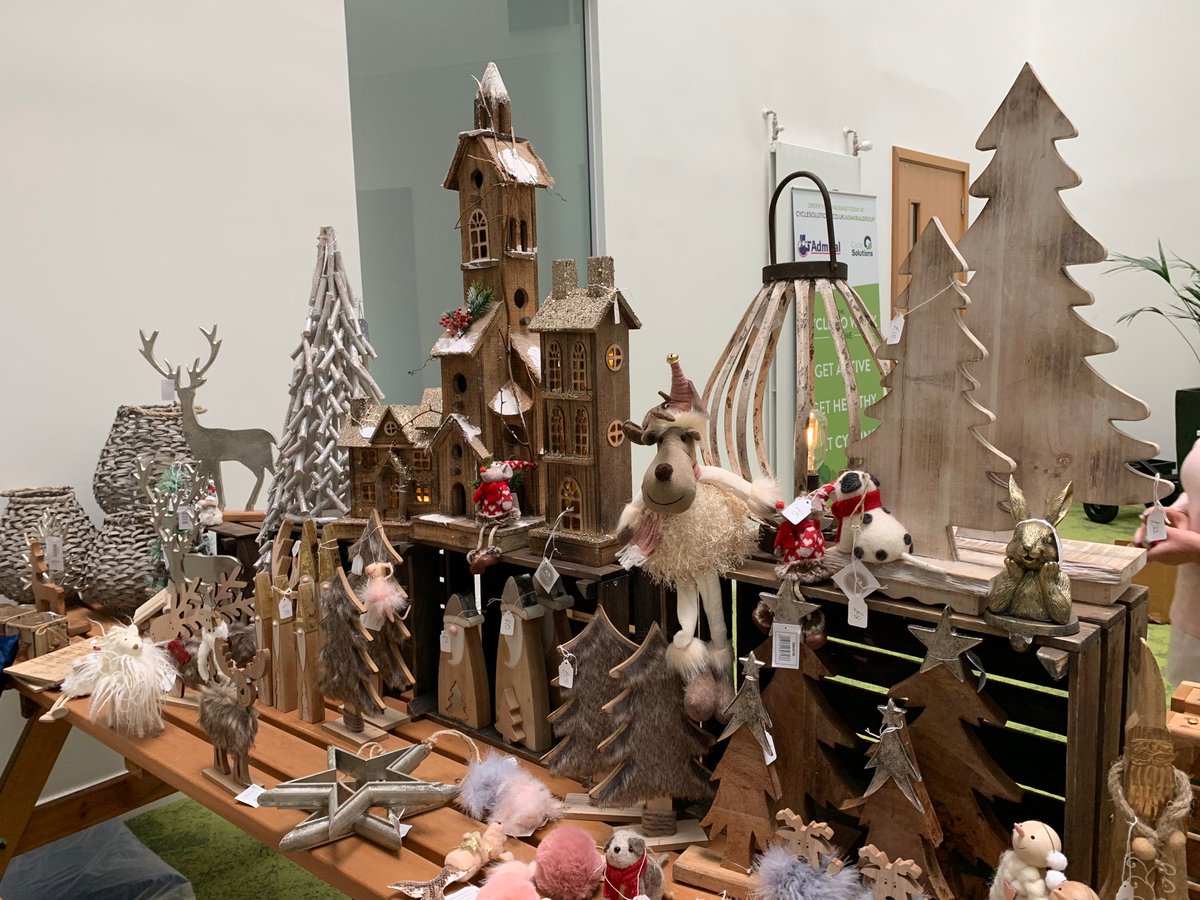 Shabby_Chicks's tweet image. Another disappointing Saturday - all our Christmas cuties are waiting to come out on show 😩hopefully back on Wednesday if there’s not another gale blowing 👍