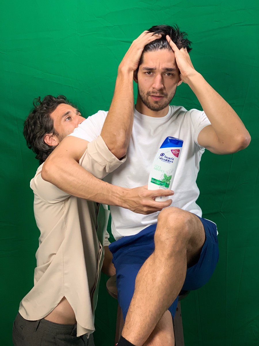 Wil_Dasovich's tweet photo. I love running my hands through my balakubak free buhok + friends who are there to lend you a hand when your hands get full!
.
Got my H&amp;S hair kit with scalp strips that help me check it’s condition. With the #ScalpExpert I am brave to flaunt my anit! @Headshoulders https://t.co/JcRaMUc8WY