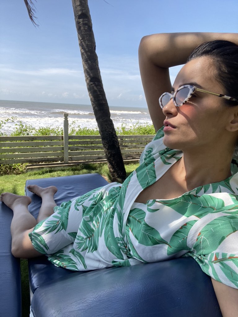 anitahasnandani's tweet photo. Chilling like a villain #GoaVibes https://t.co/BdPkQIOR5I