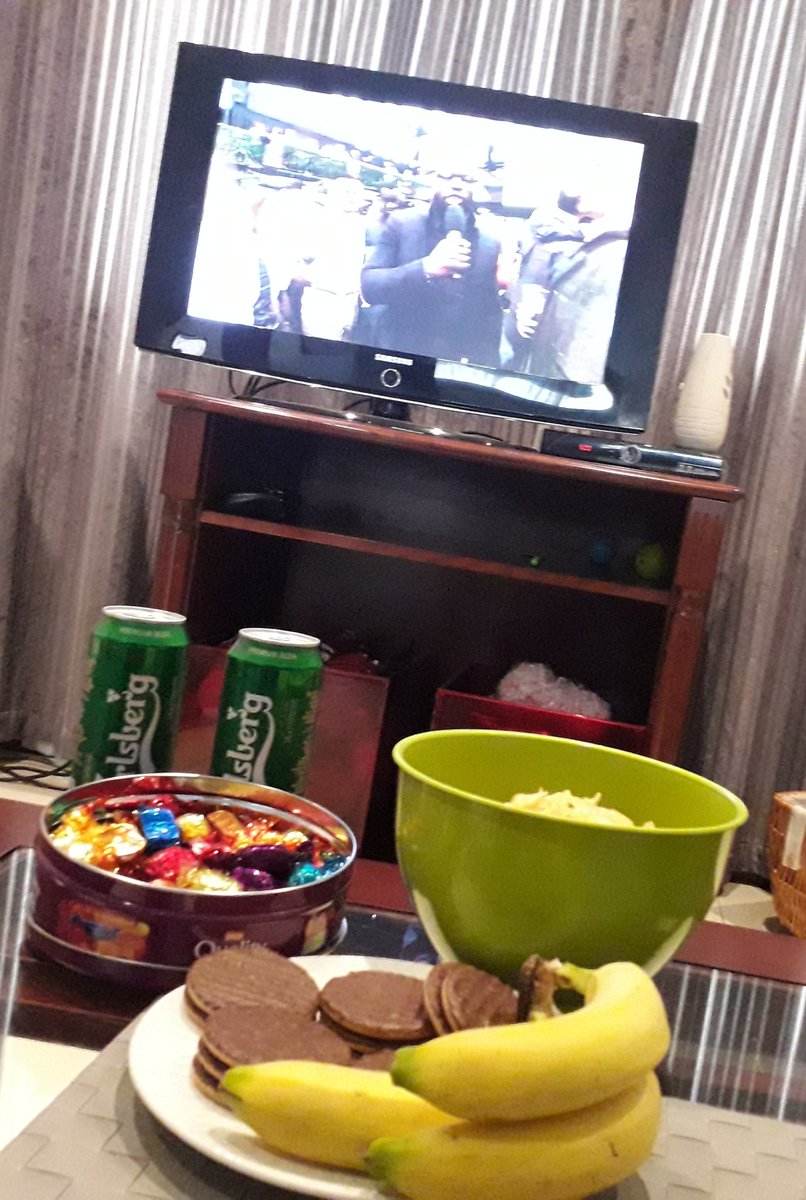 Humanity_Lane's tweet photo. #DrinksReady
#SnacksReady
#ComfyChairReady #RugbyWorldCup19
#ENGvRSA https://t.co/UCLCnprsnn