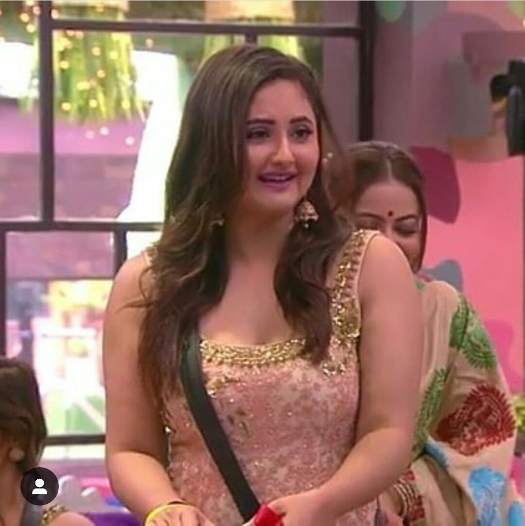 MamtaParmar19's tweet photo. Who is highest vote gainer???

#Arti Like
#RashmiDesai Retweet

#BiggBoss #BiggBoss13 https://t.co/vzvTDbFDTv